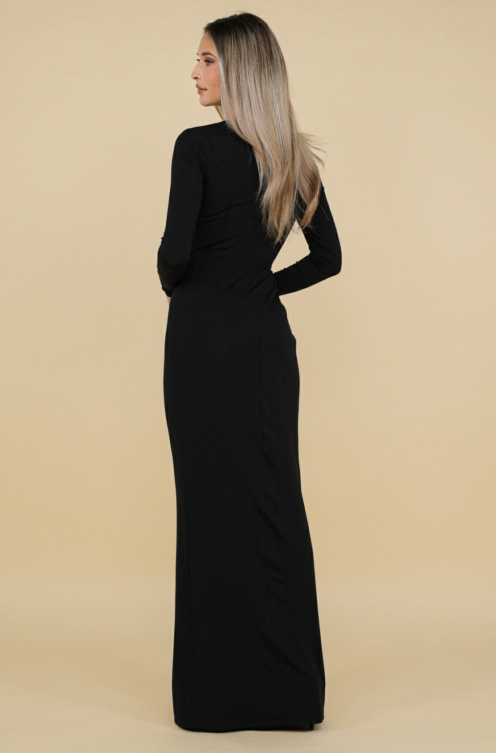 Rochie Mallorca neagra maxi din jerseu cu floare decorativa rosie