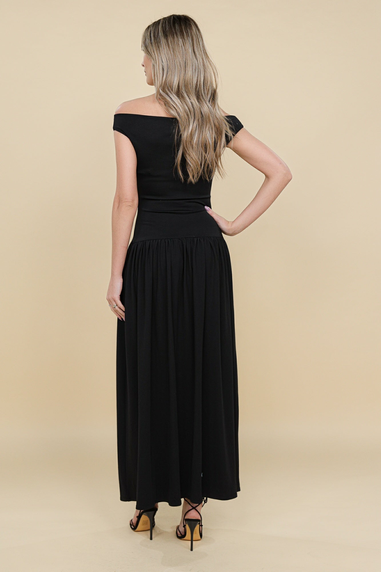 Rochie Venice neagra cu floare aplicata