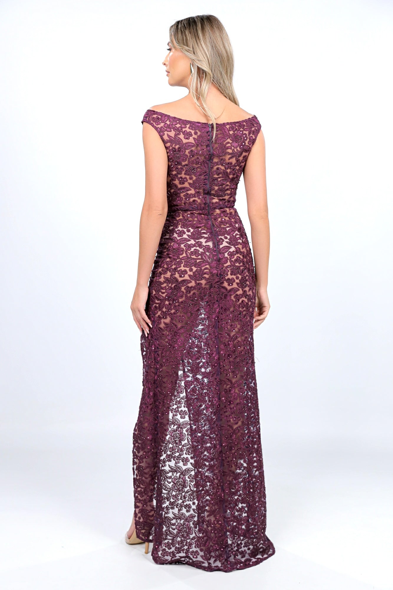 Rochie din broderie cu aplicatii mov