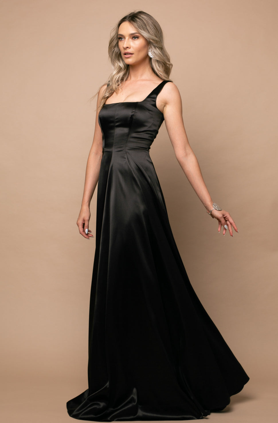 Rochie maxi neagra din satin Vienne